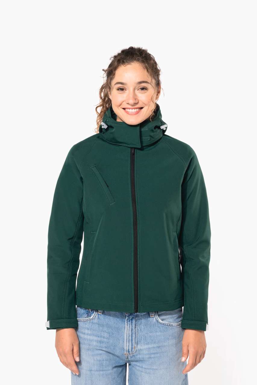 NŐI KAPUCNIS SOFTSHELL KABÁT