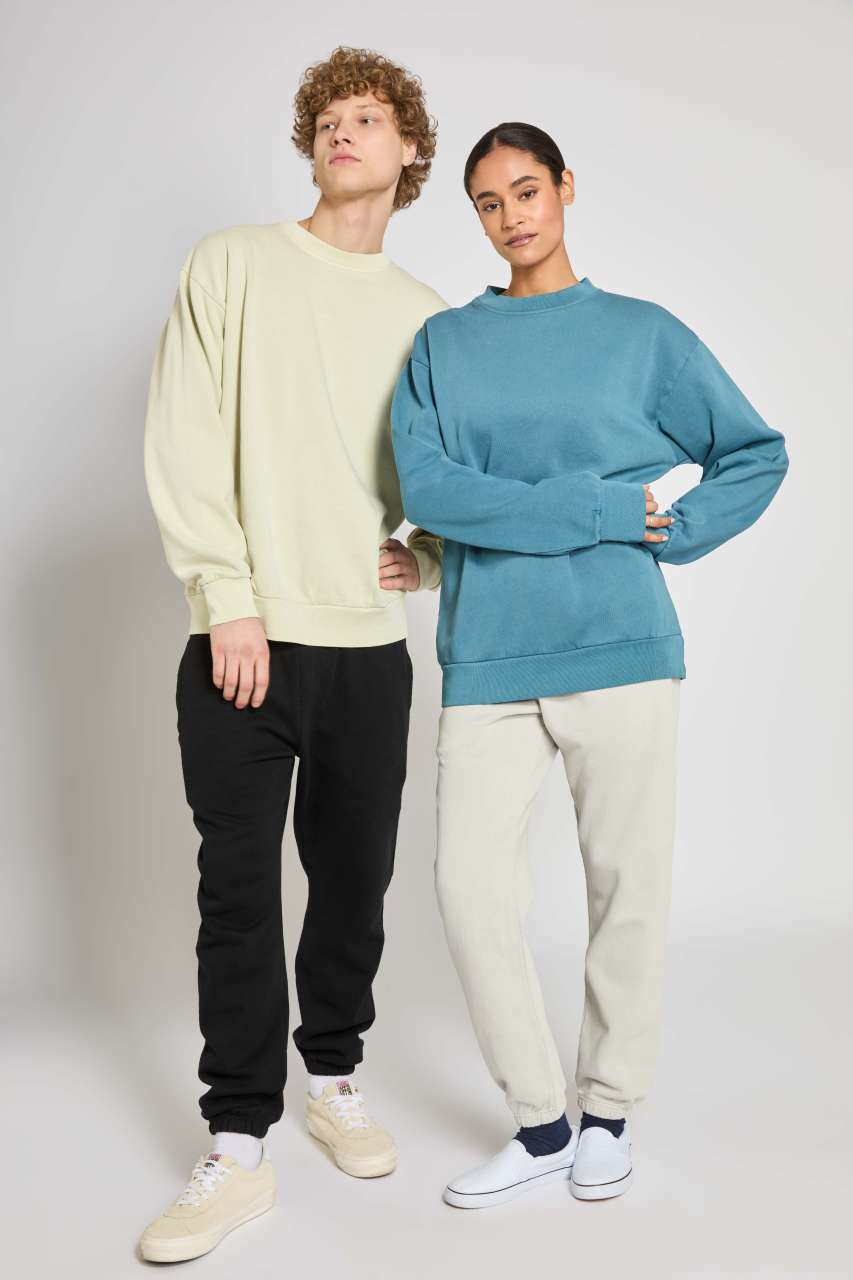 GARMENT DYED KÖRNYAKAS PULÓVER